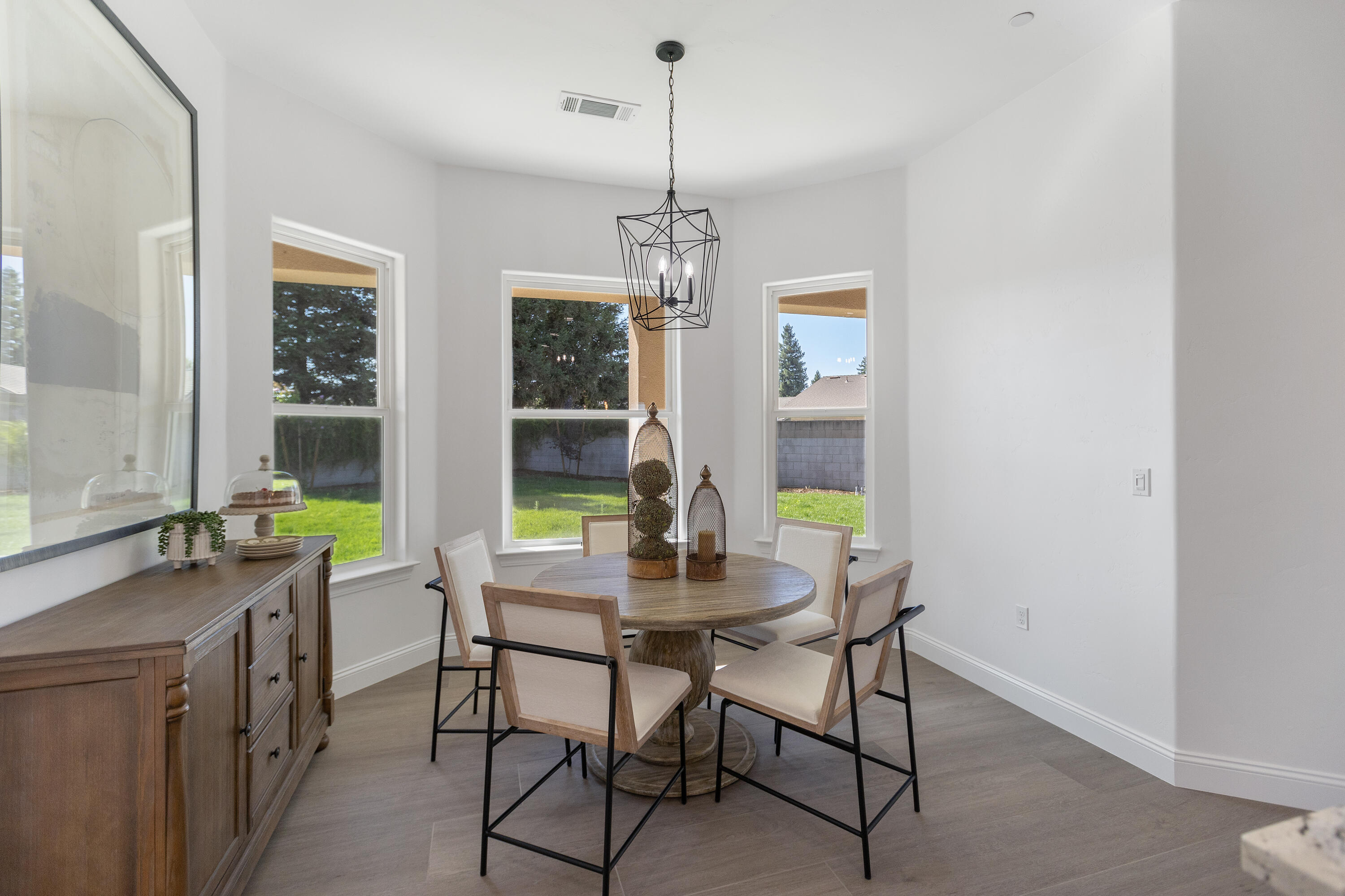 183 Oaks Ct, Tulare, CA 93274