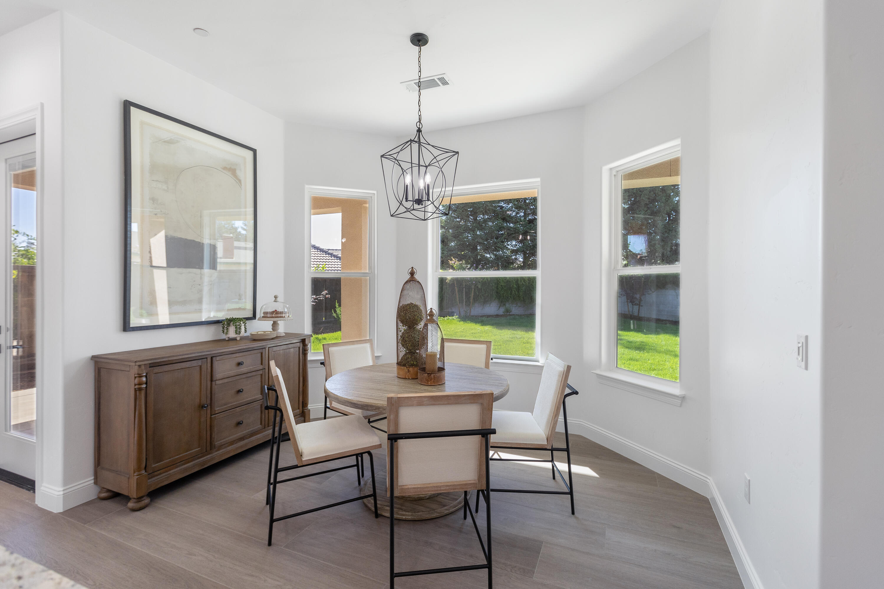 183 Oaks Ct, Tulare, CA 93274