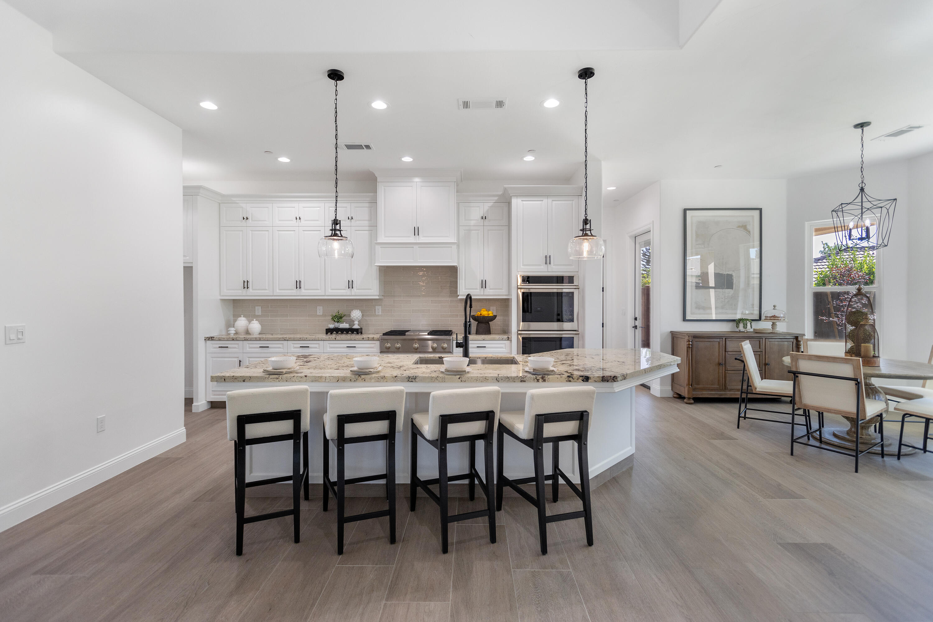 183 Oaks Ct, Tulare, CA 93274