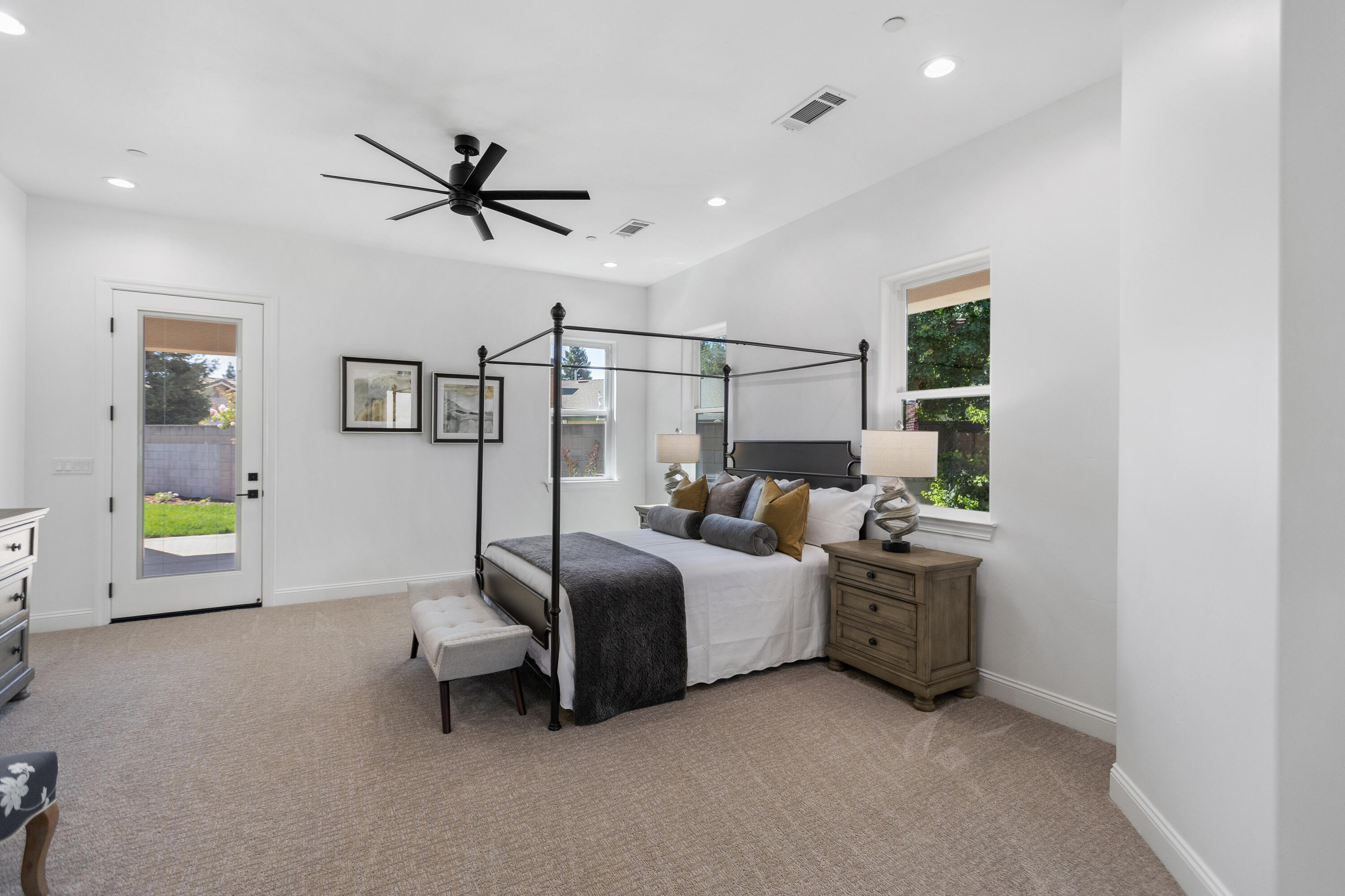 183 Oaks Ct, Tulare, CA 93274