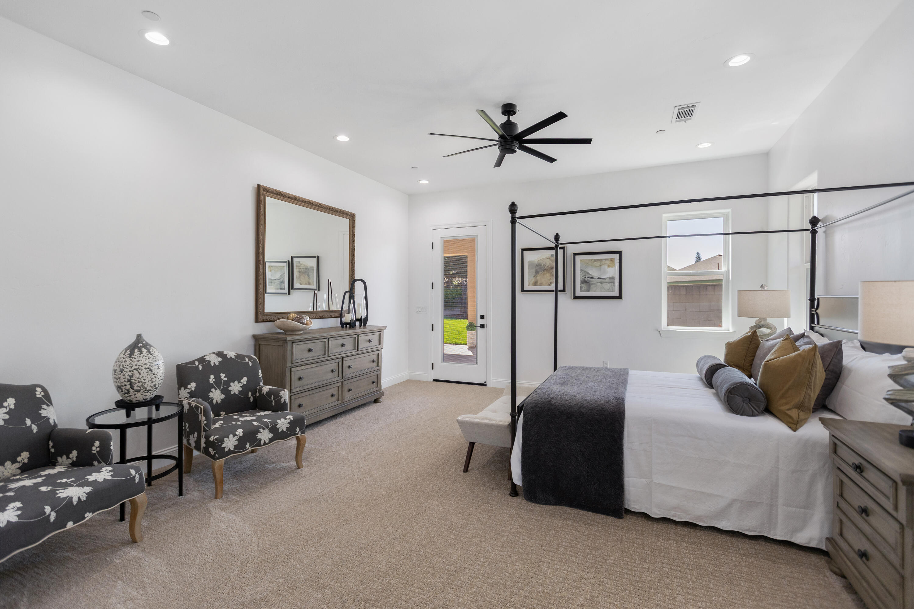 183 Oaks Ct, Tulare, CA 93274