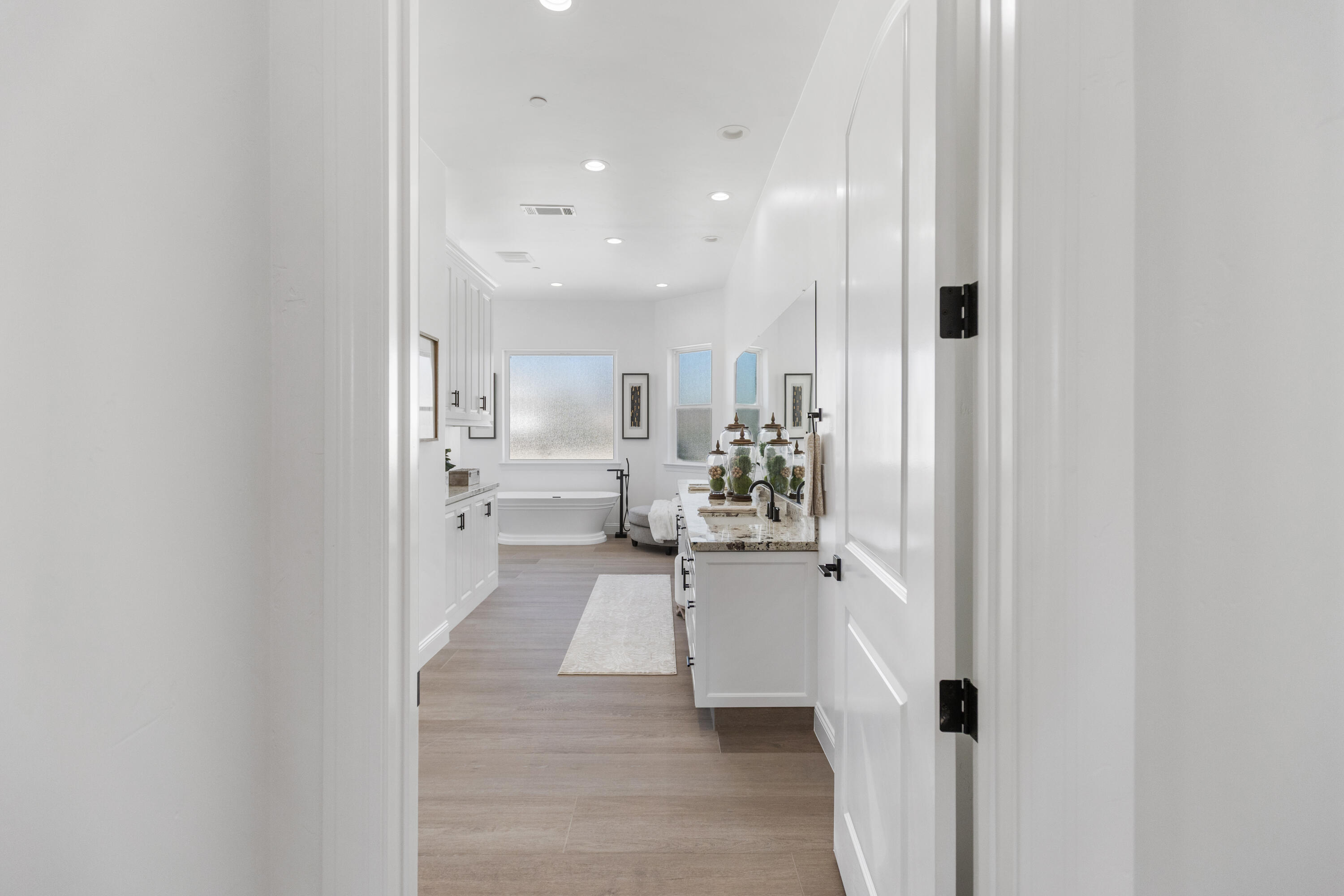 183 Oaks Ct, Tulare, CA 93274