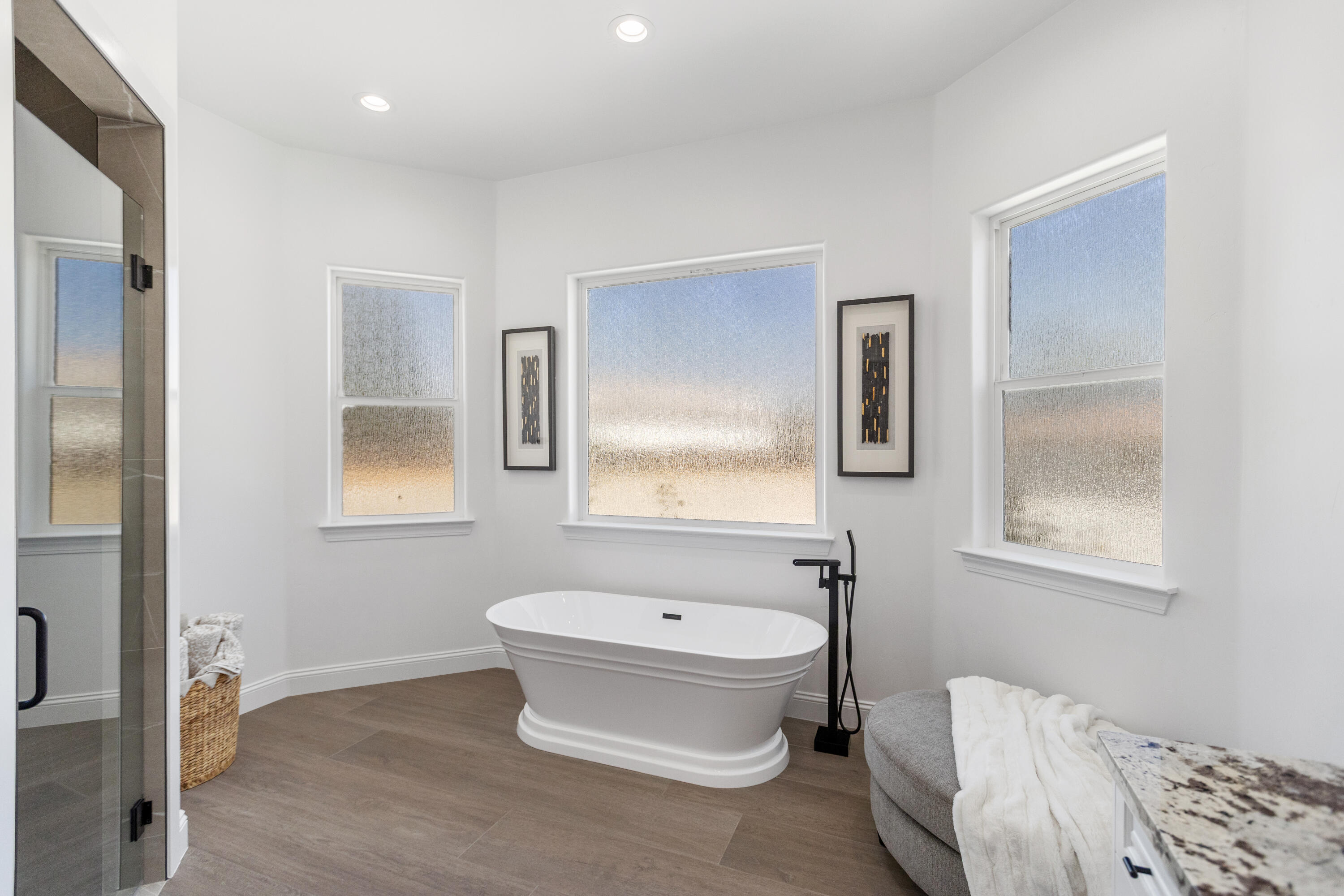 183 Oaks Ct, Tulare, CA 93274