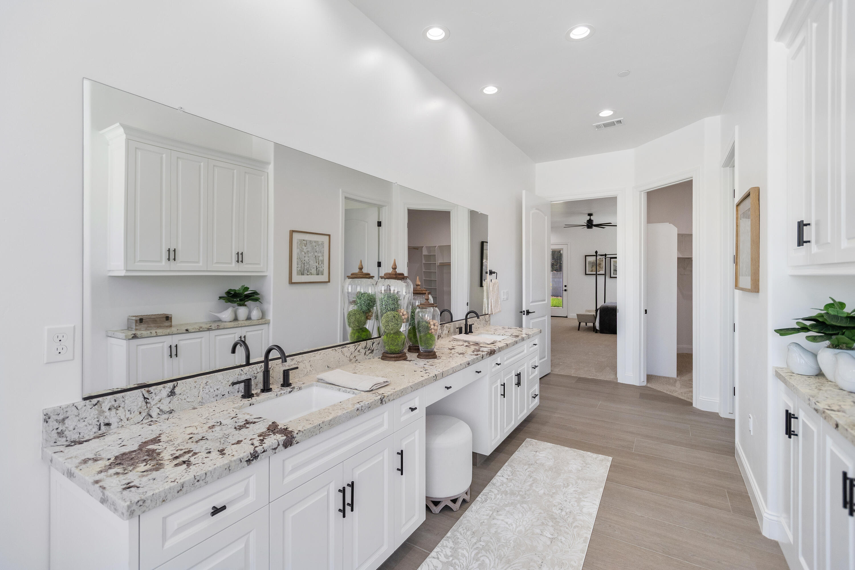 183 Oaks Ct, Tulare, CA 93274