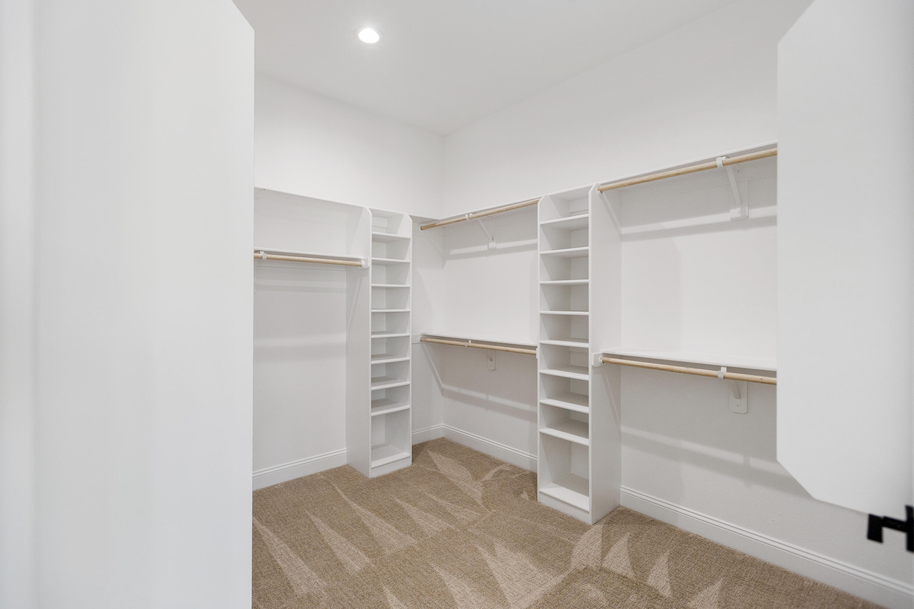 183 Oaks Ct, Tulare, CA 93274