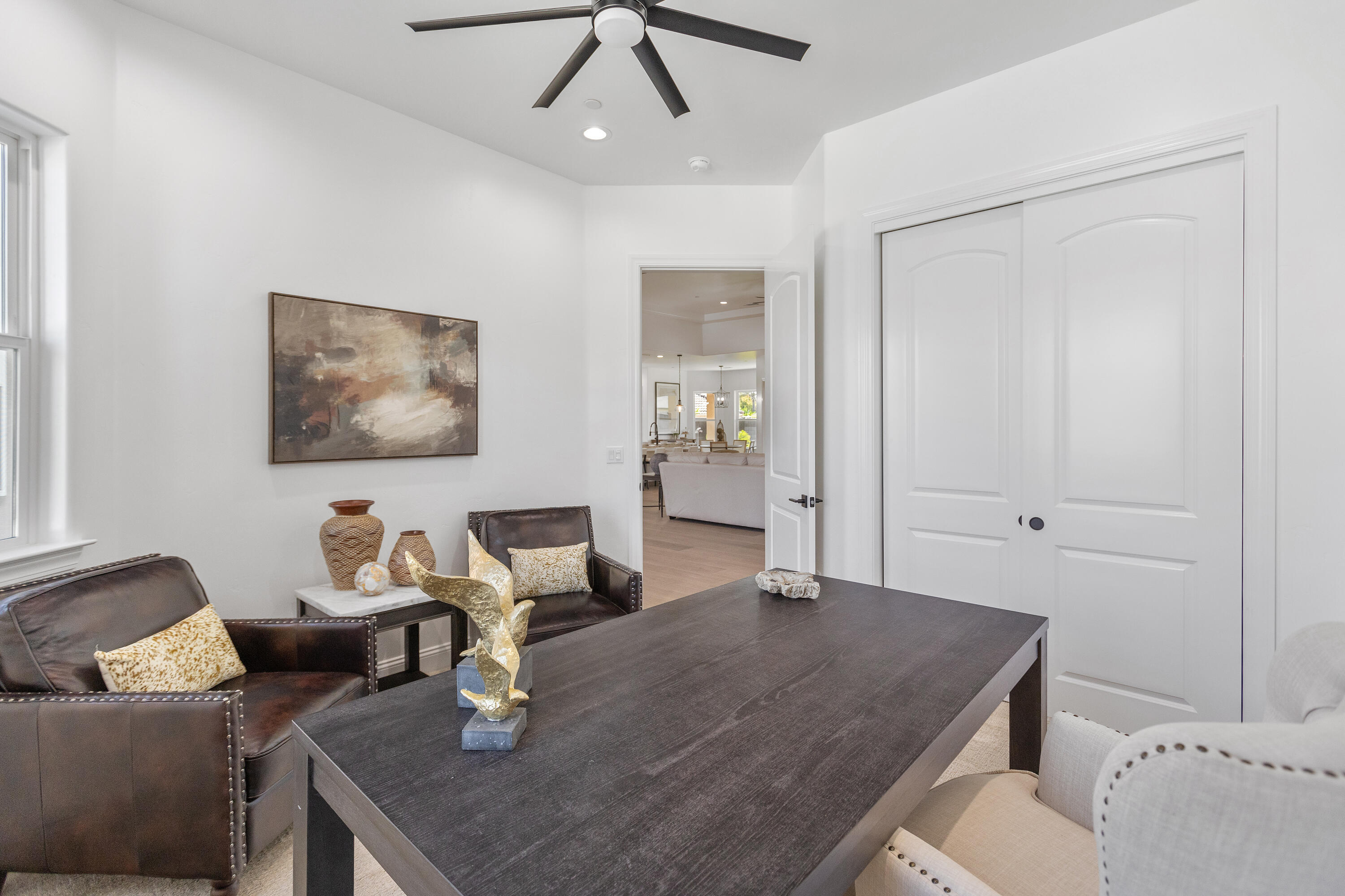 183 Oaks Ct, Tulare, CA 93274