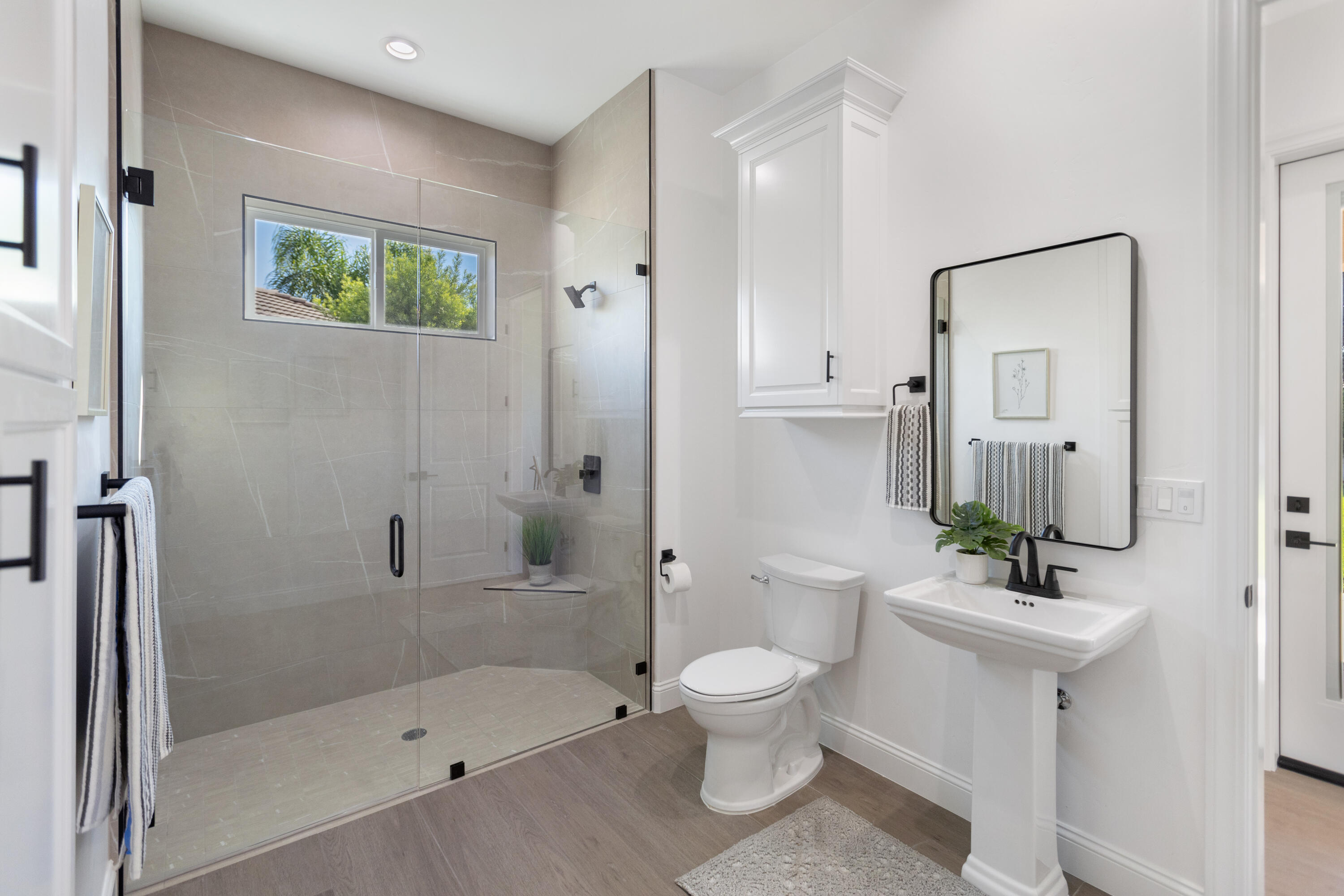 183 Oaks Ct, Tulare, CA 93274