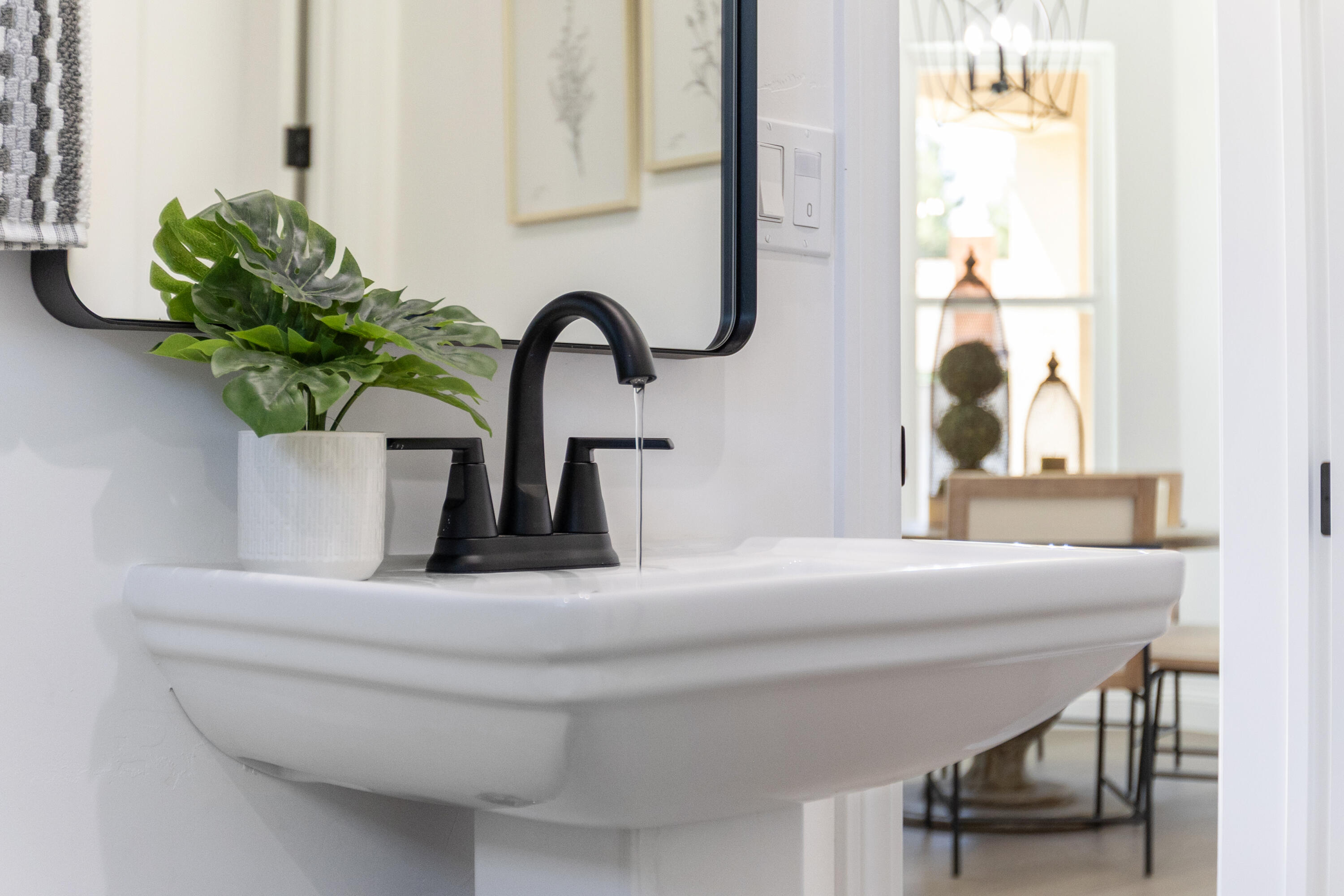 183 Oaks Ct, Tulare, CA 93274