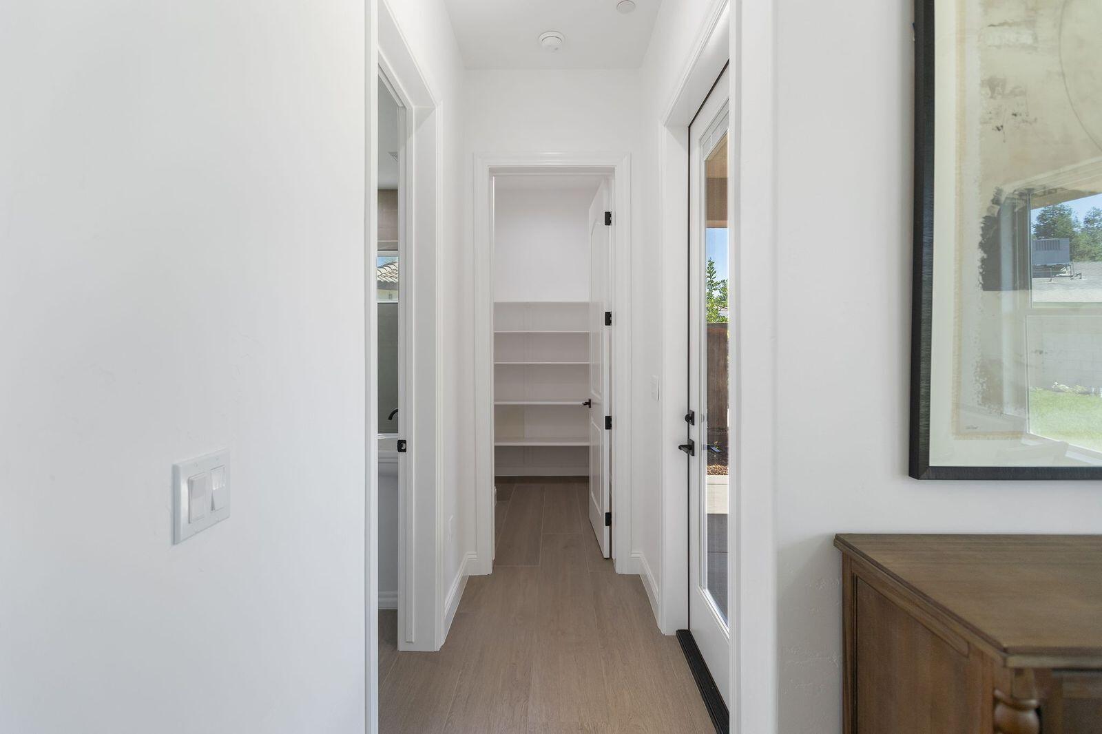 183 Oaks Ct, Tulare, CA 93274