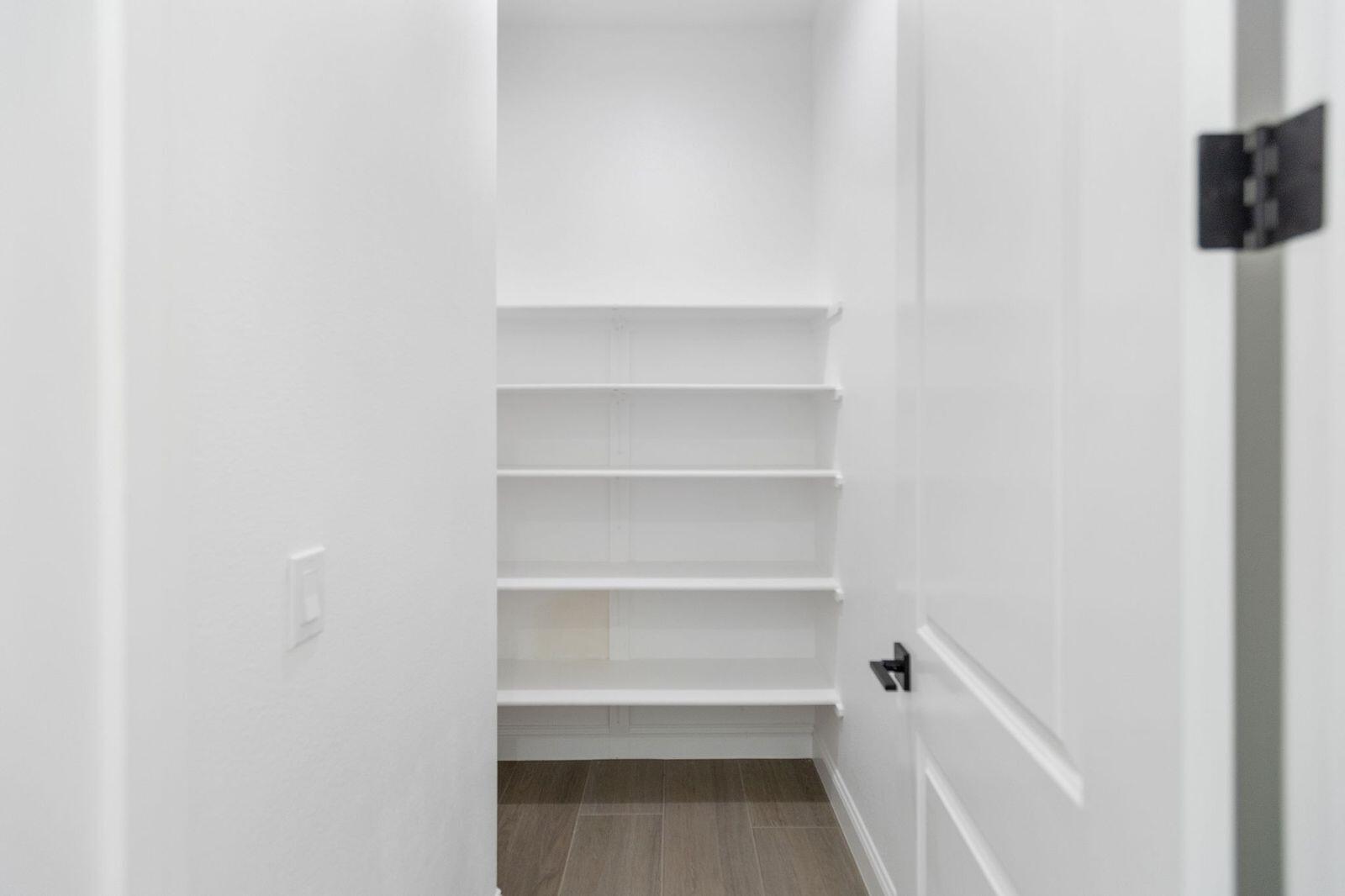 183 Oaks Ct, Tulare, CA 93274