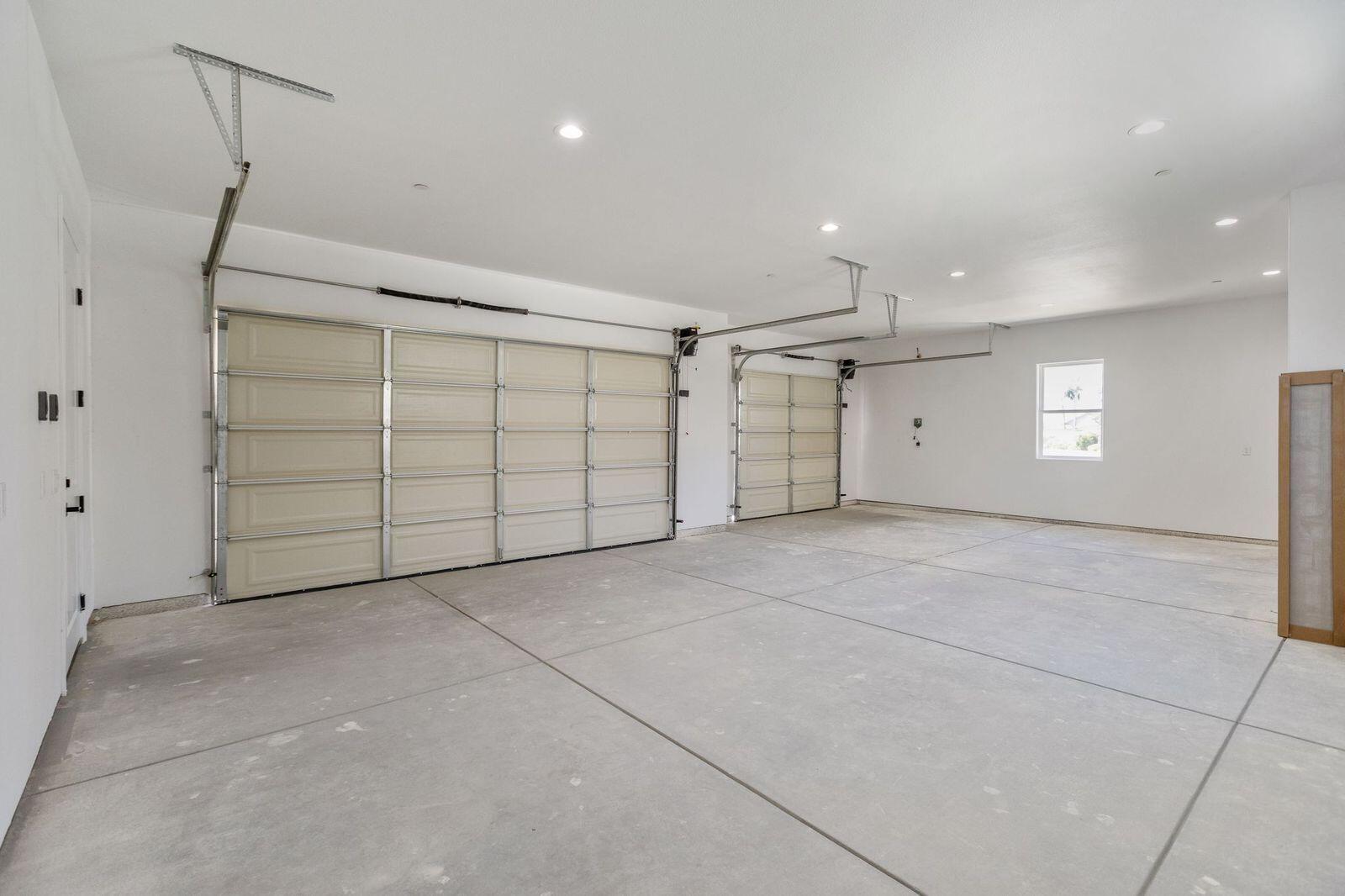 183 Oaks Ct, Tulare, CA 93274