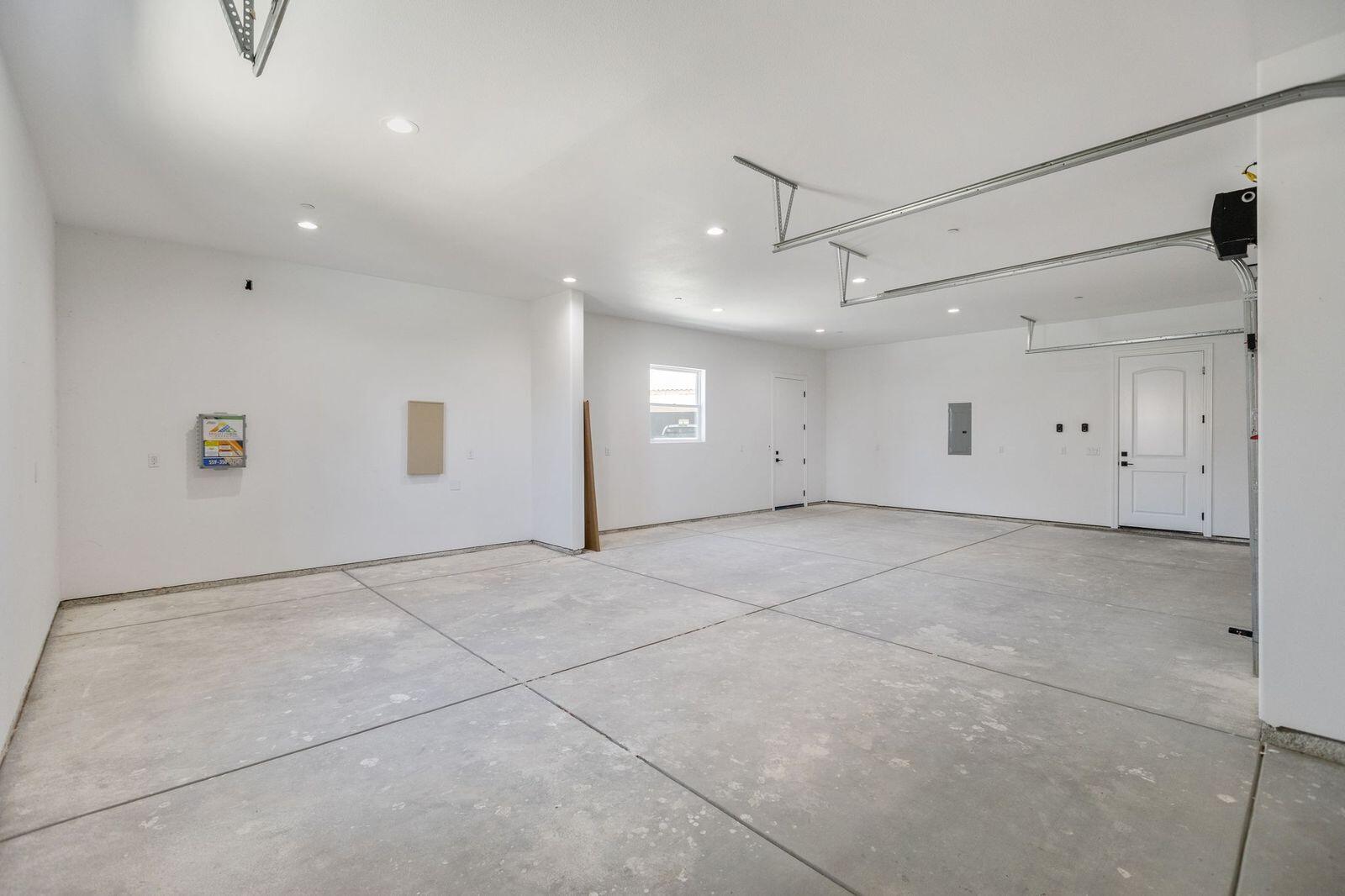 183 Oaks Ct, Tulare, CA 93274