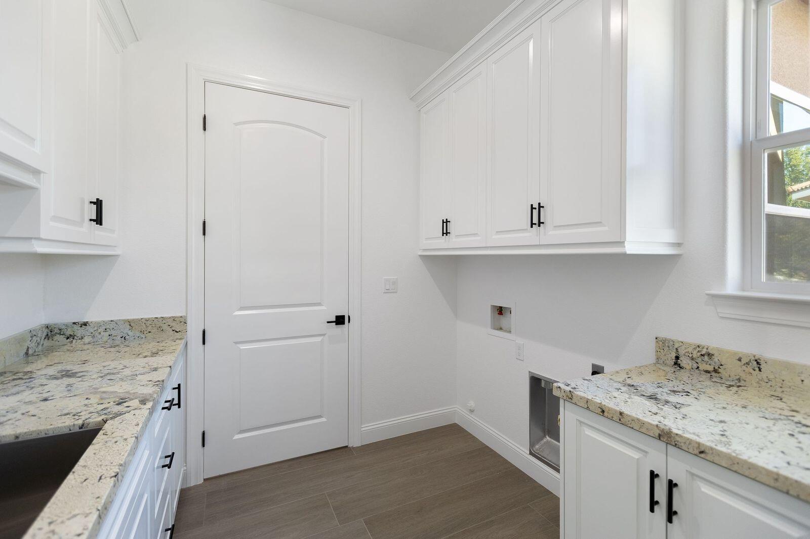 183 Oaks Ct, Tulare, CA 93274