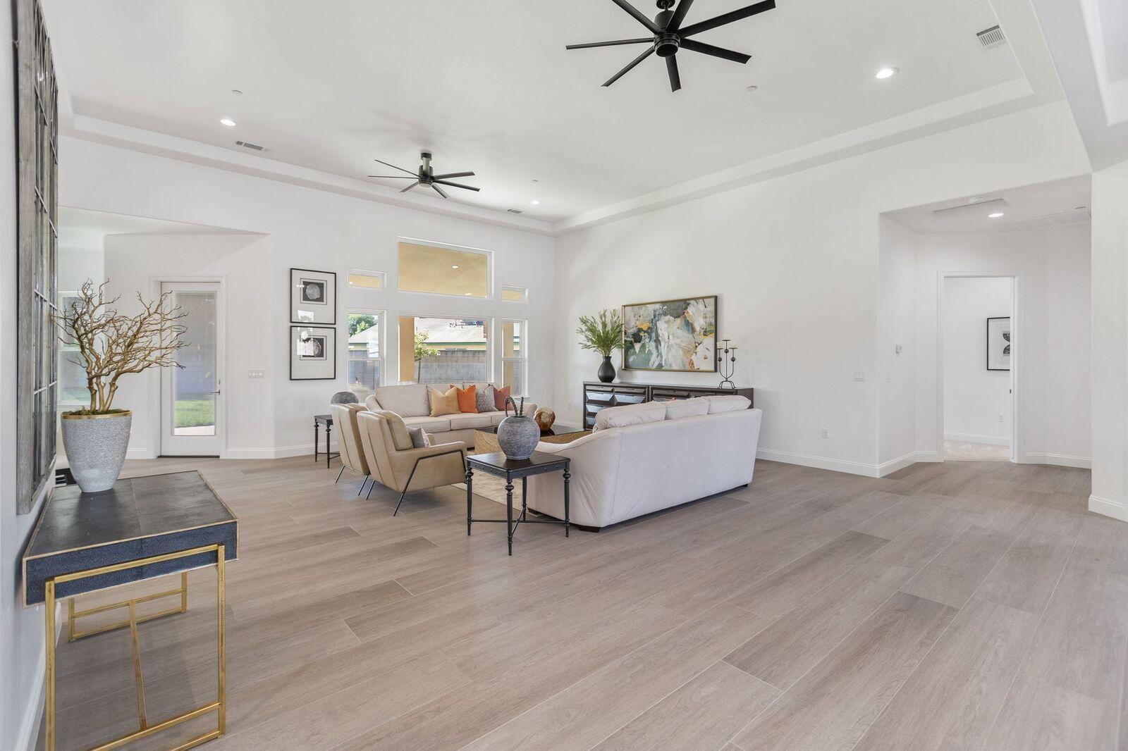 183 Oaks Ct, Tulare, CA 93274