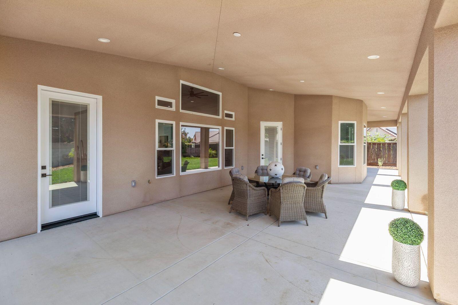 183 Oaks Ct, Tulare, CA 93274