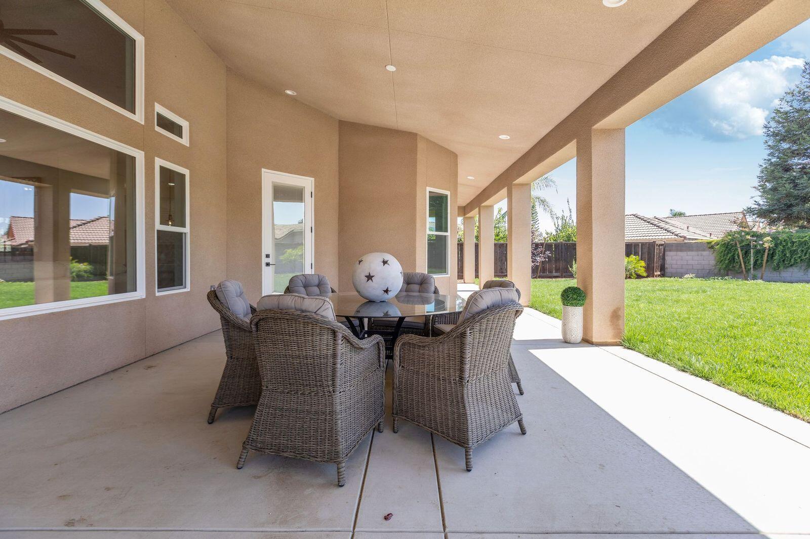 183 Oaks Ct, Tulare, CA 93274