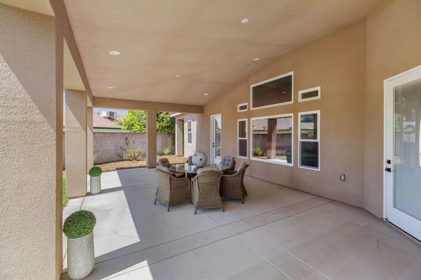 183 Oaks Ct, Tulare, CA 93274