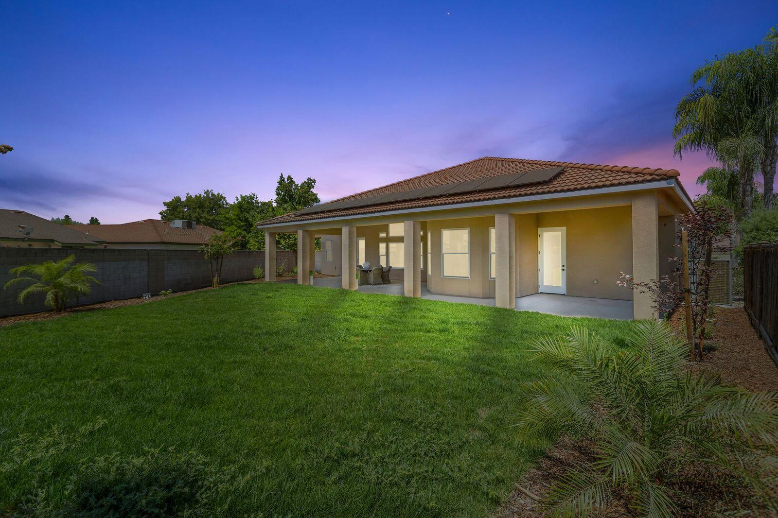 183 Oaks Ct, Tulare, CA 93274