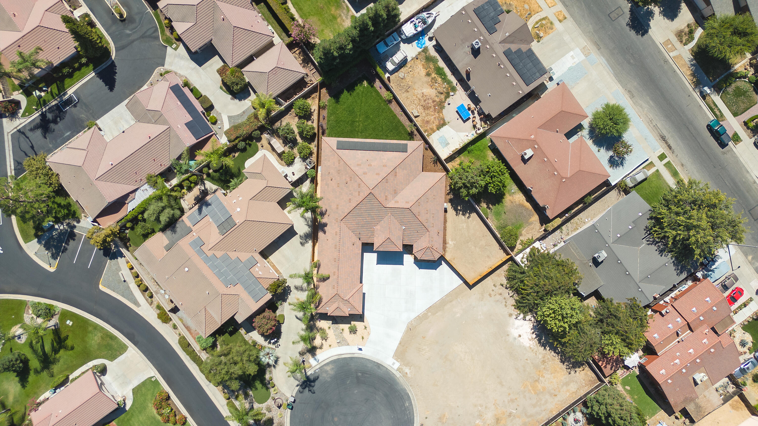 183 Oaks Ct, Tulare, CA 93274