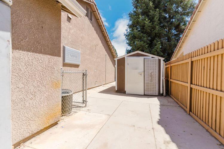 4523 W Evergreen Ct, Visalia, CA 93277