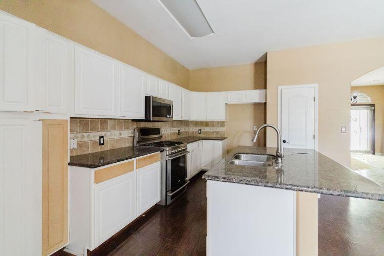 4523 W Evergreen Ct, Visalia, CA 93277