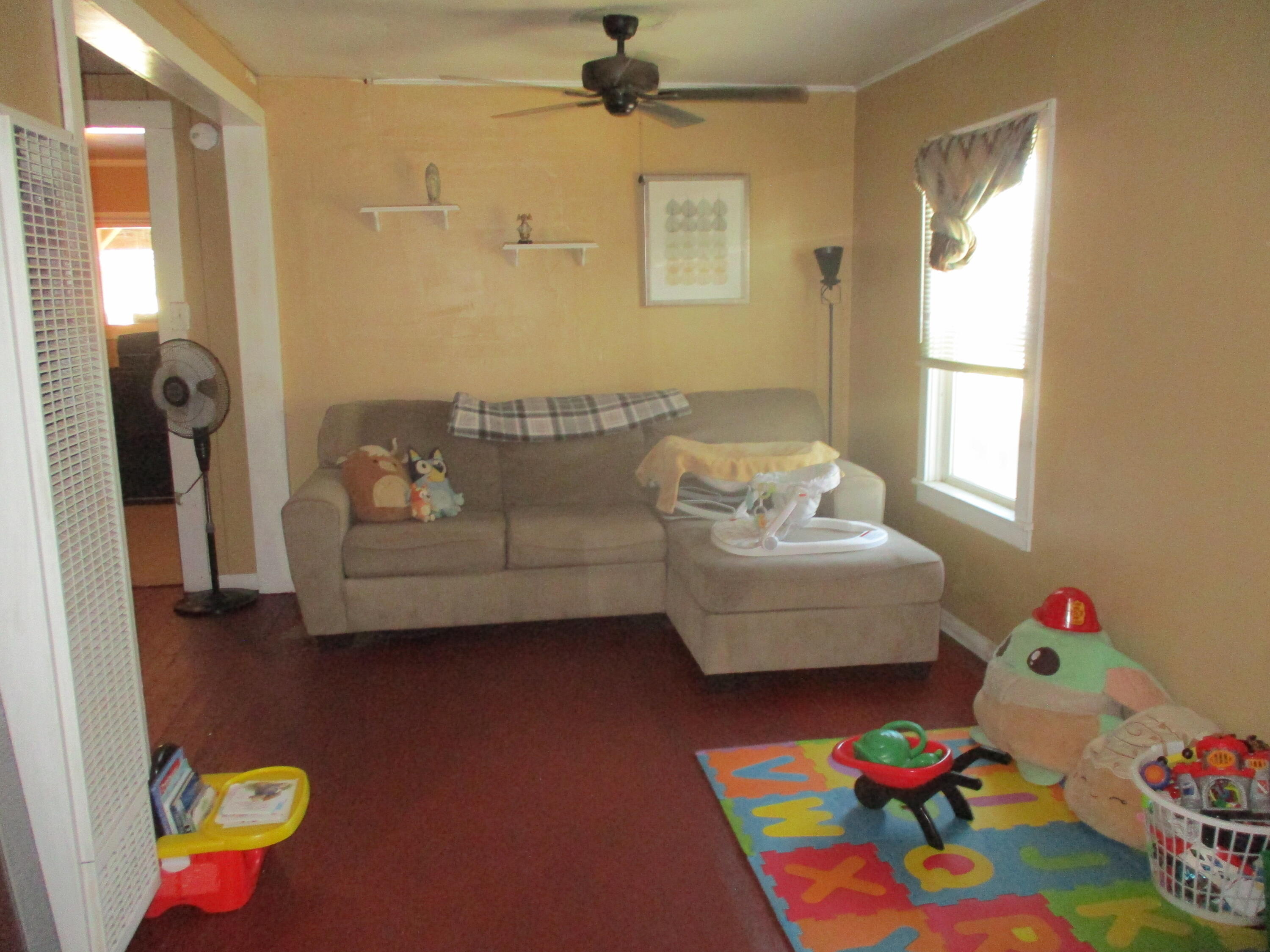 1540 N Encina St, Visalia, CA 93291