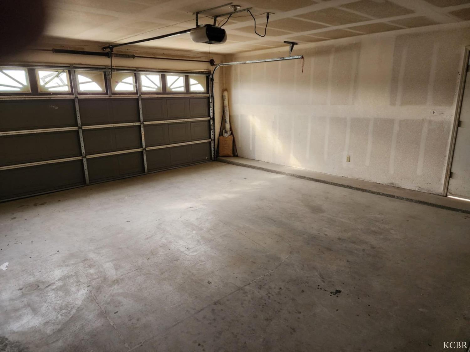 725 18th Pl, Delano, CA 93215