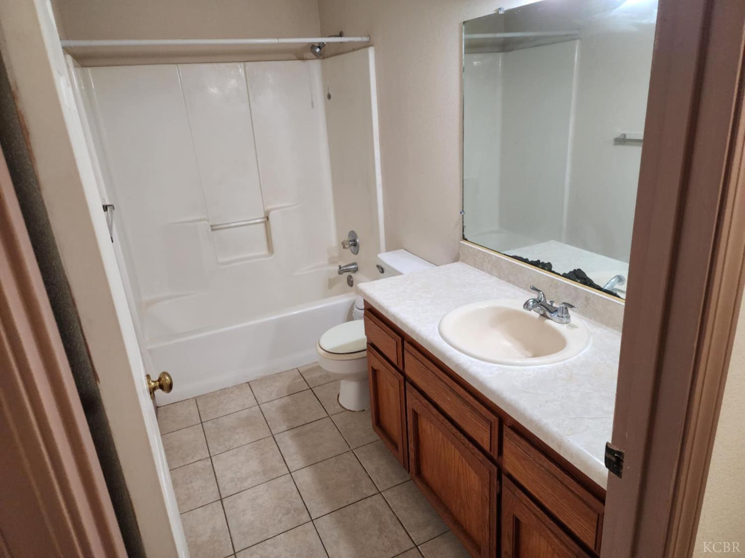 725 18th Pl, Delano, CA 93215