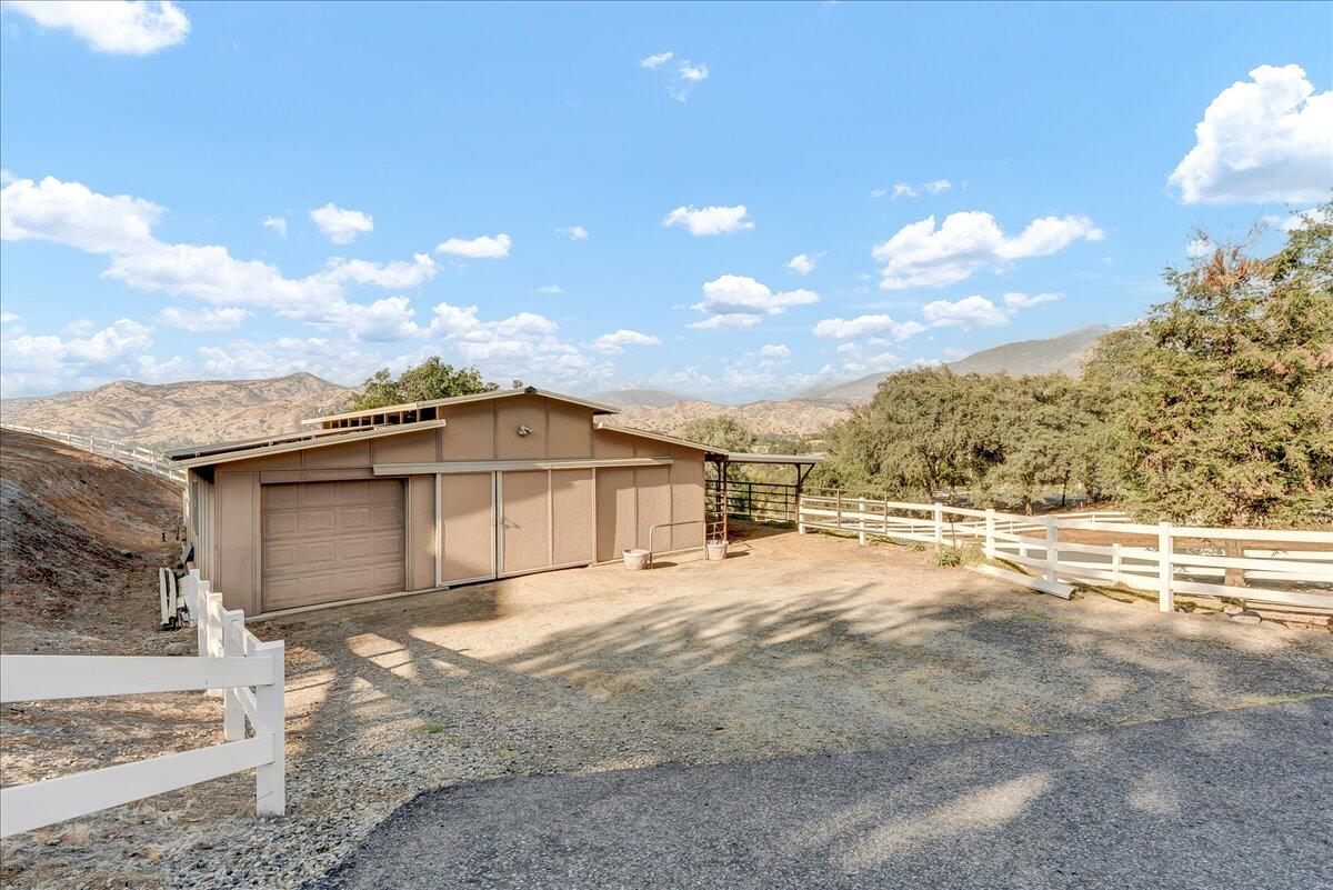 16489 Goat Ranch Rd, Springville, CA 93265