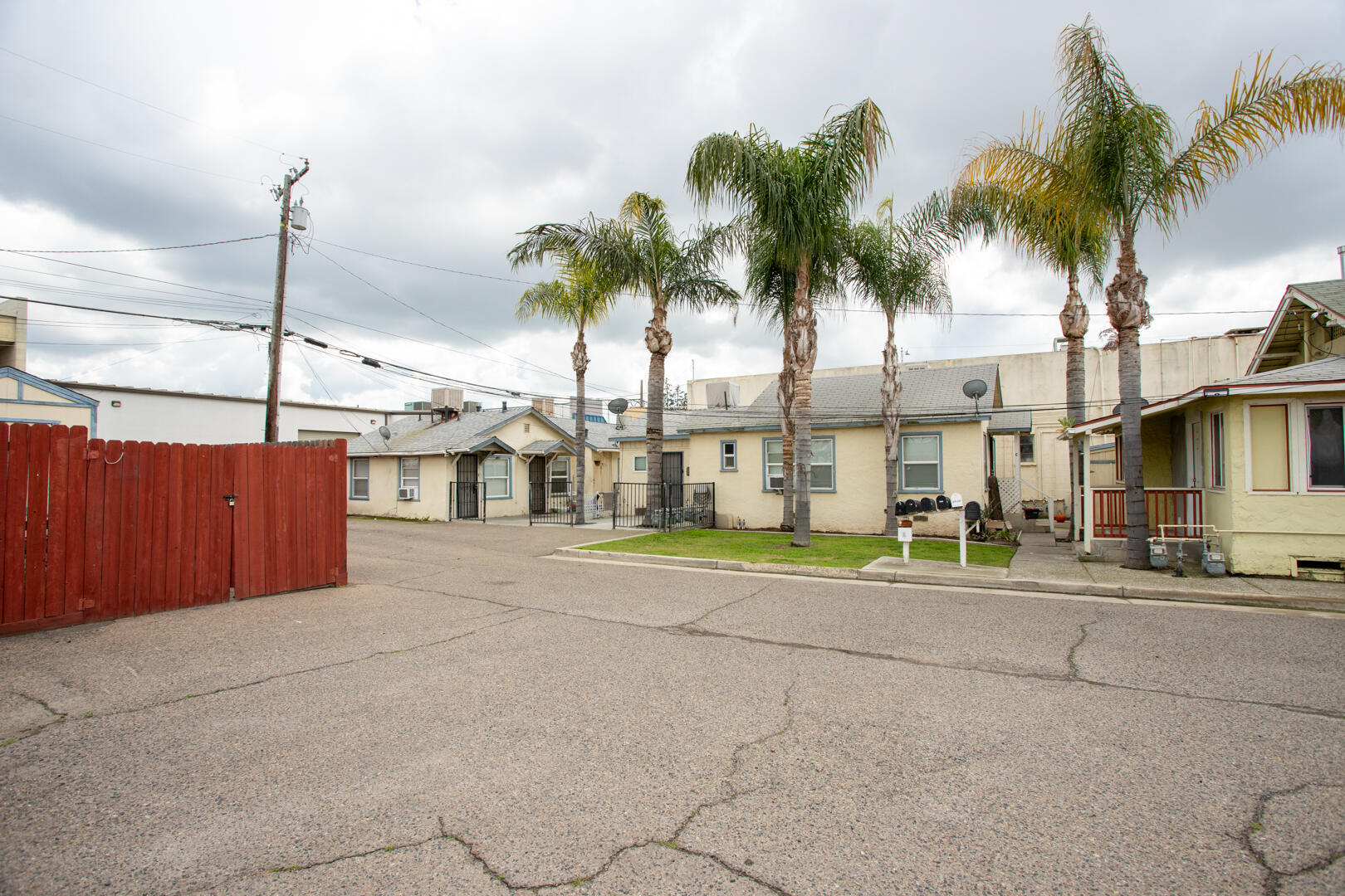 202 N L St, Tulare, CA 93274