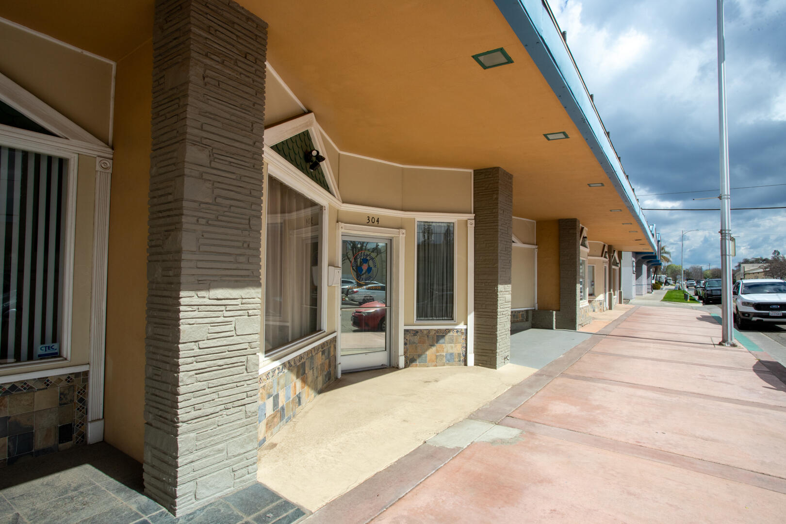 202 N L St, Tulare, CA 93274