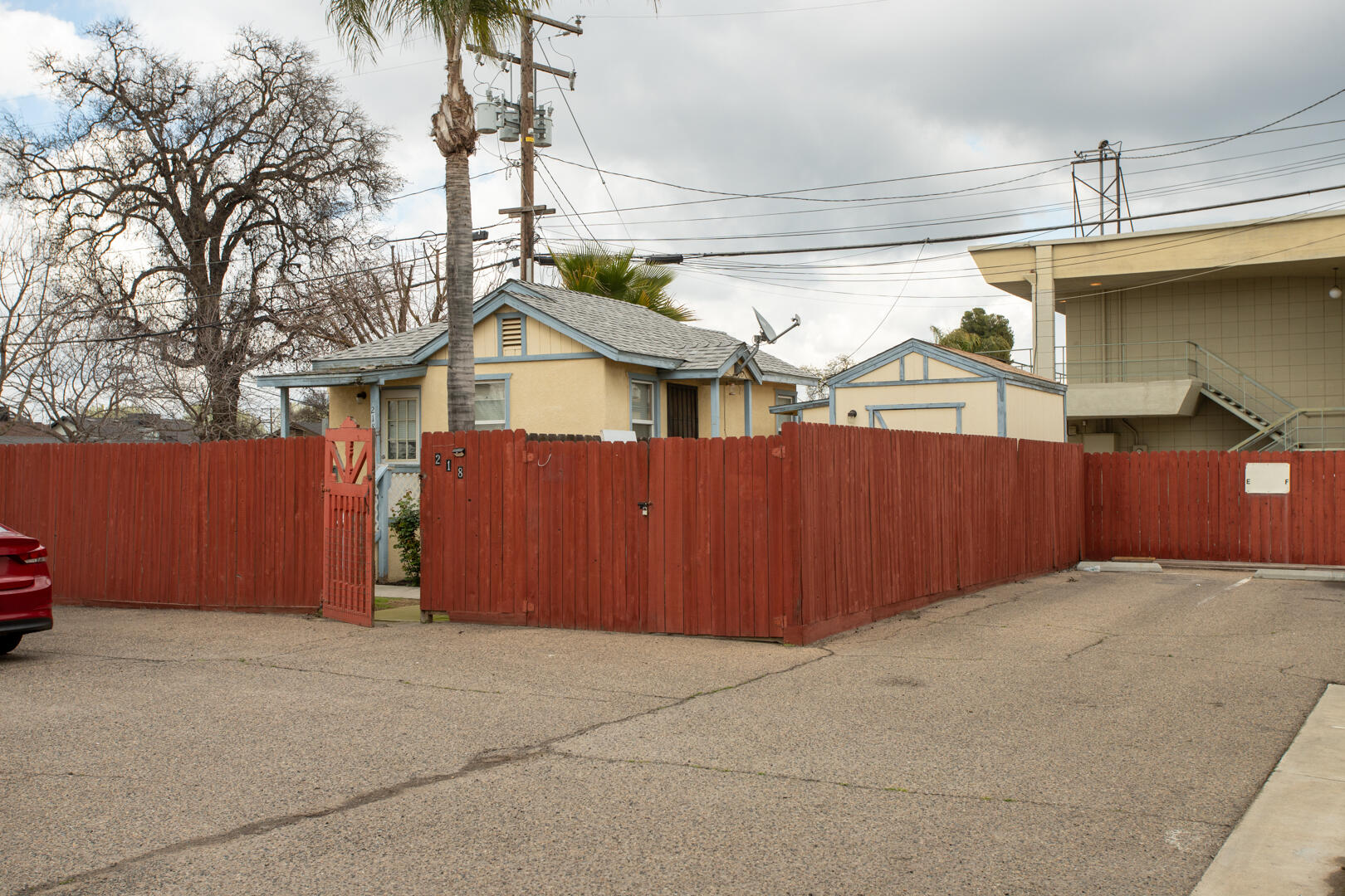 202 N L St, Tulare, CA 93274