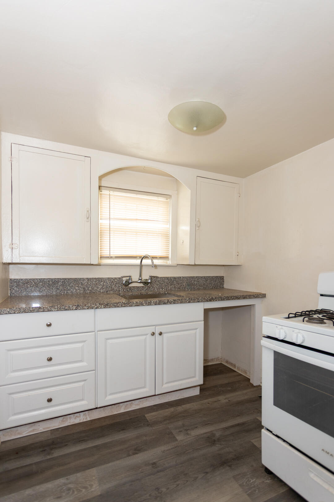 202 N L St, Tulare, CA 93274