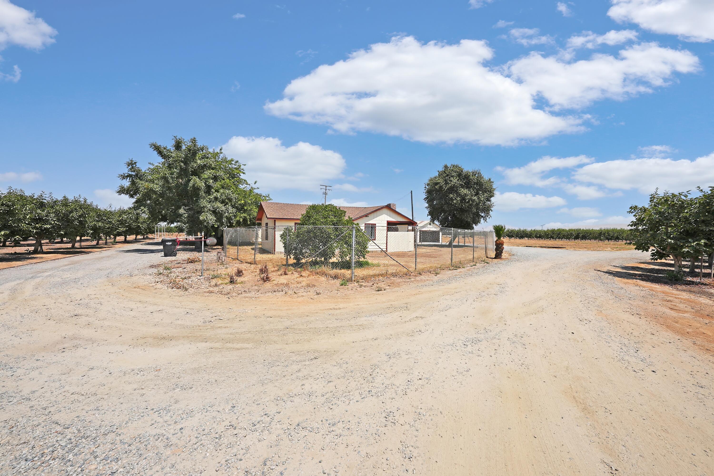 13400 Ave 352, Visalia, CA 93292