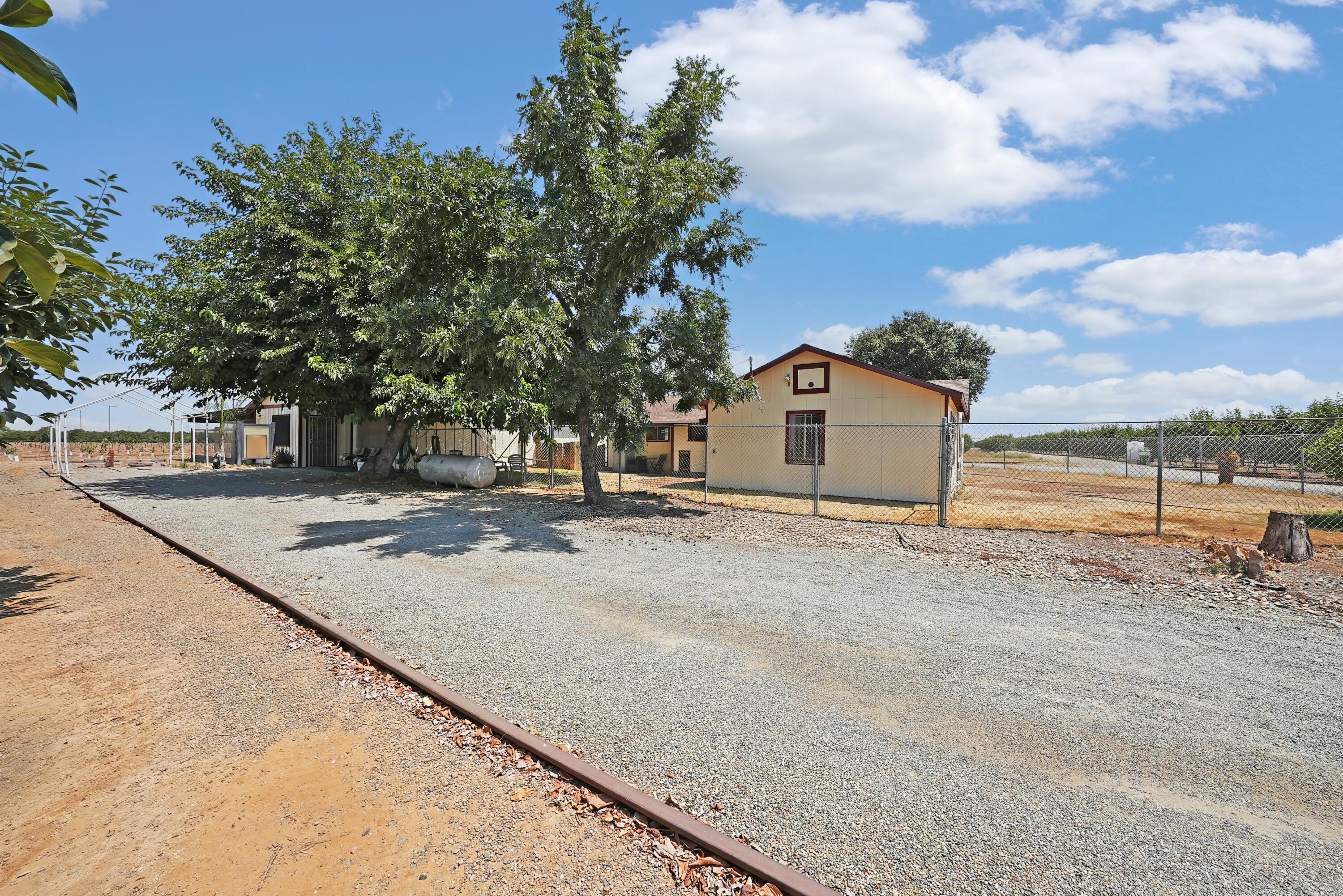 13400 Ave 352, Visalia, CA 93292