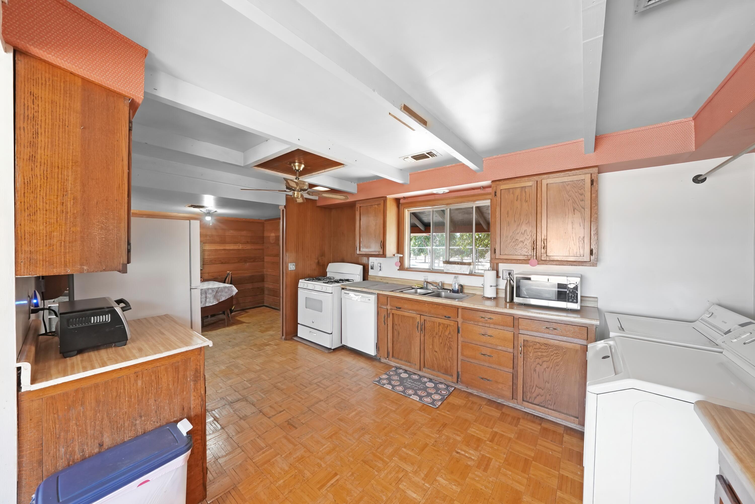 13400 Ave 352, Visalia, CA 93292