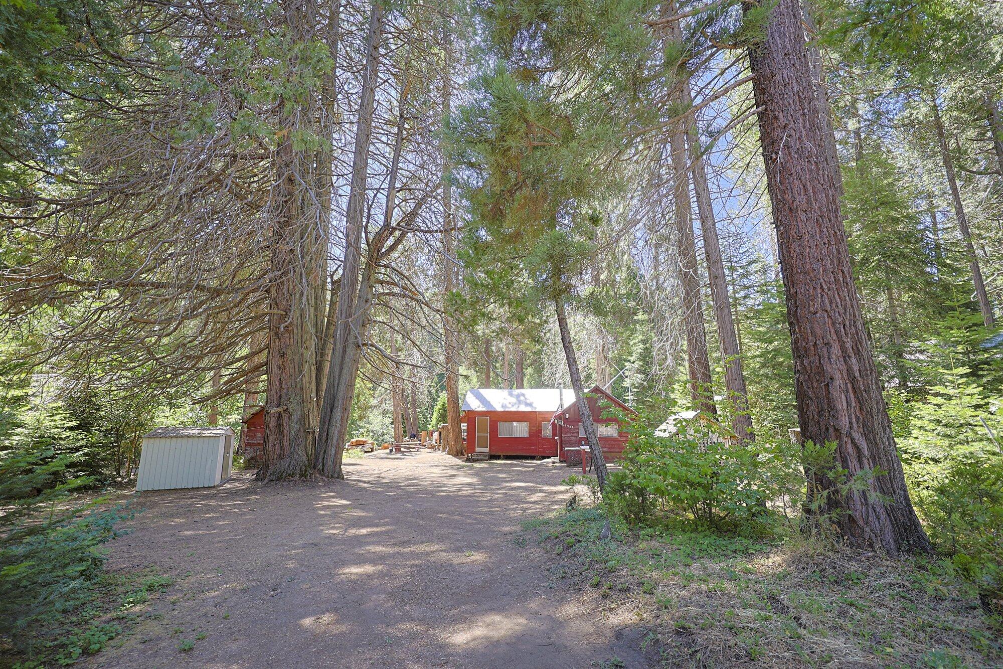 57989 Eshom Valley Dr, Badger, CA 93603