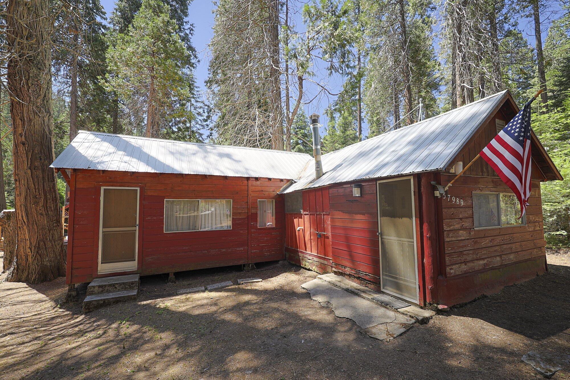 57989 Eshom Valley Dr, Badger, CA 93603