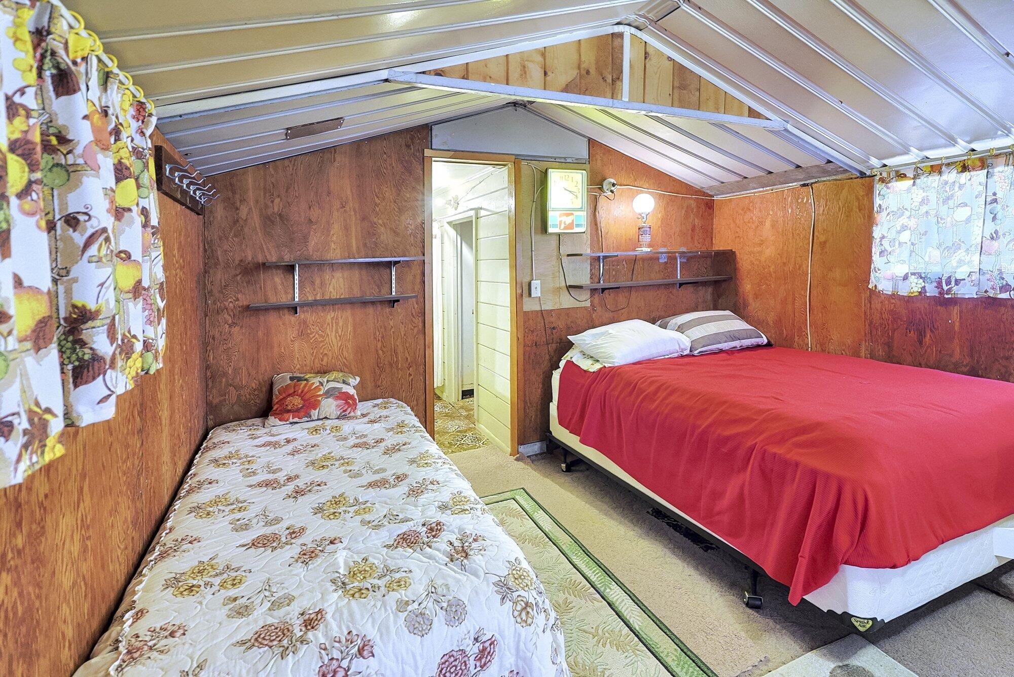 57989 Eshom Valley Dr, Badger, CA 93603