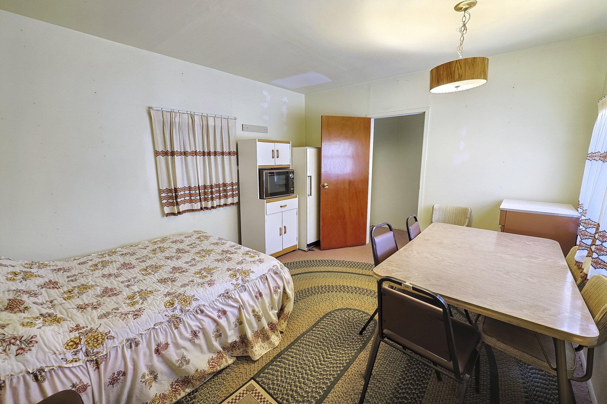 57989 Eshom Valley Dr, Badger, CA 93603