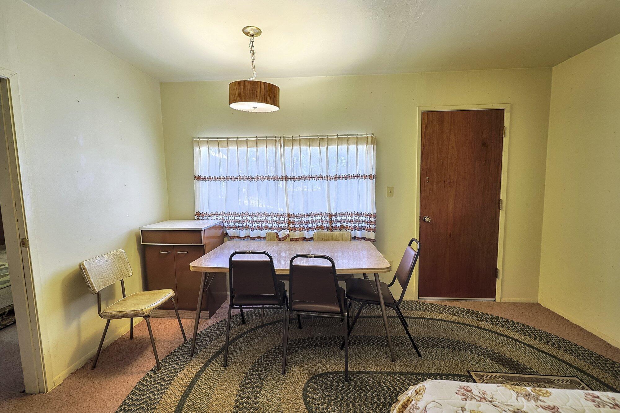 57989 Eshom Valley Dr, Badger, CA 93603