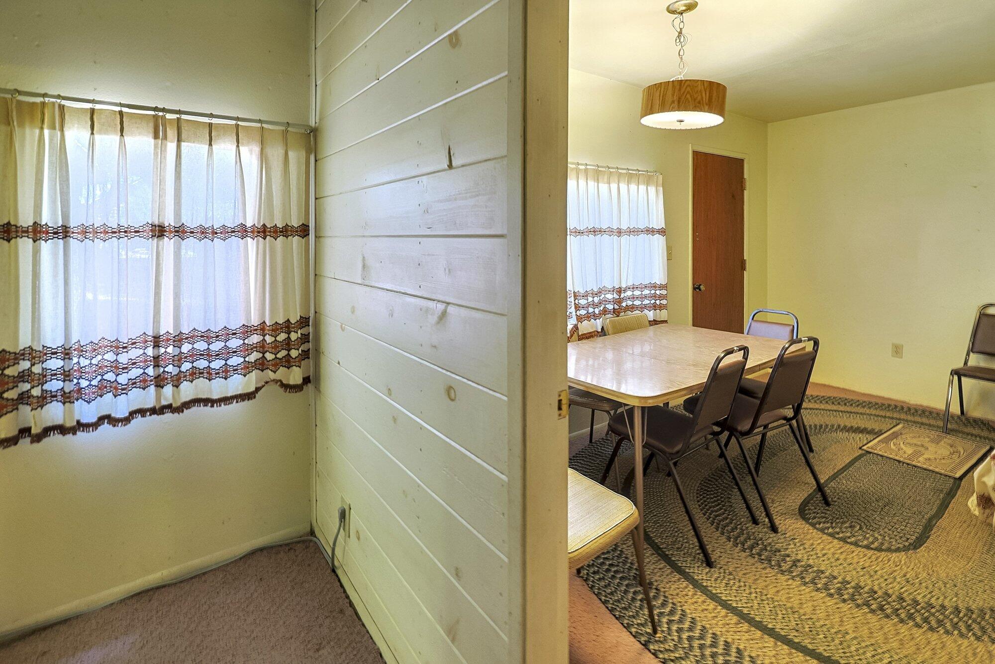 57989 Eshom Valley Dr, Badger, CA 93603