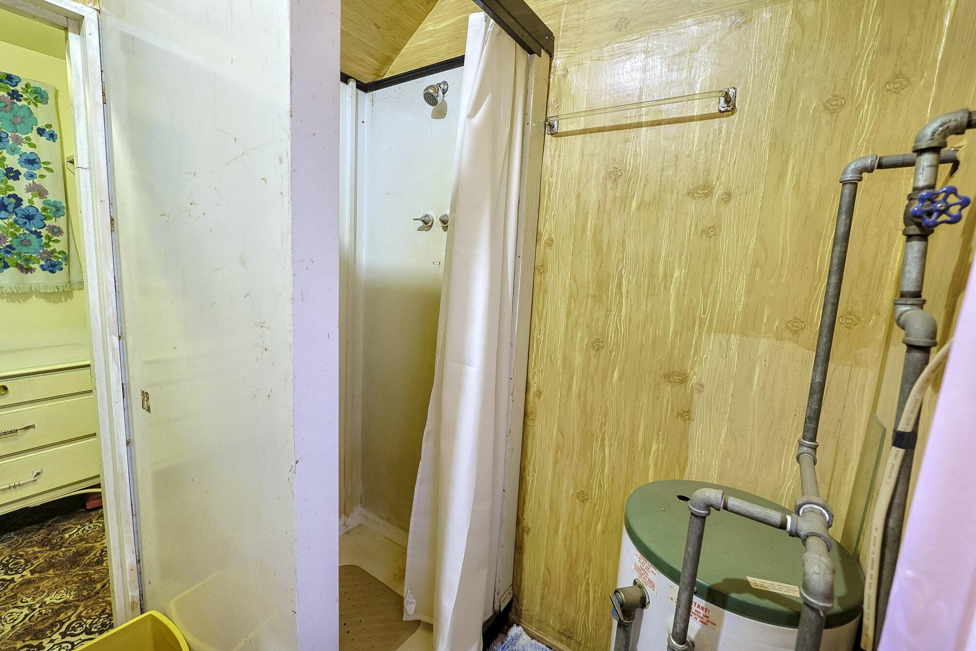 57989 Eshom Valley Dr, Badger, CA 93603