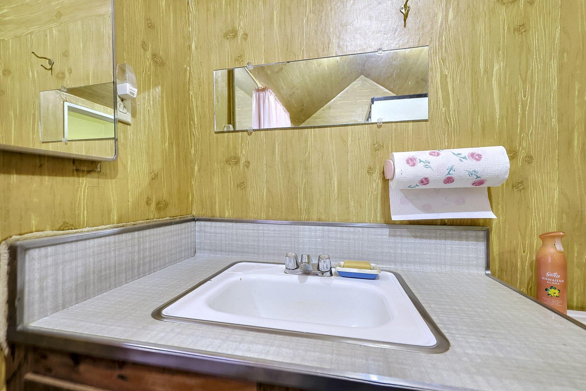 57989 Eshom Valley Dr, Badger, CA 93603