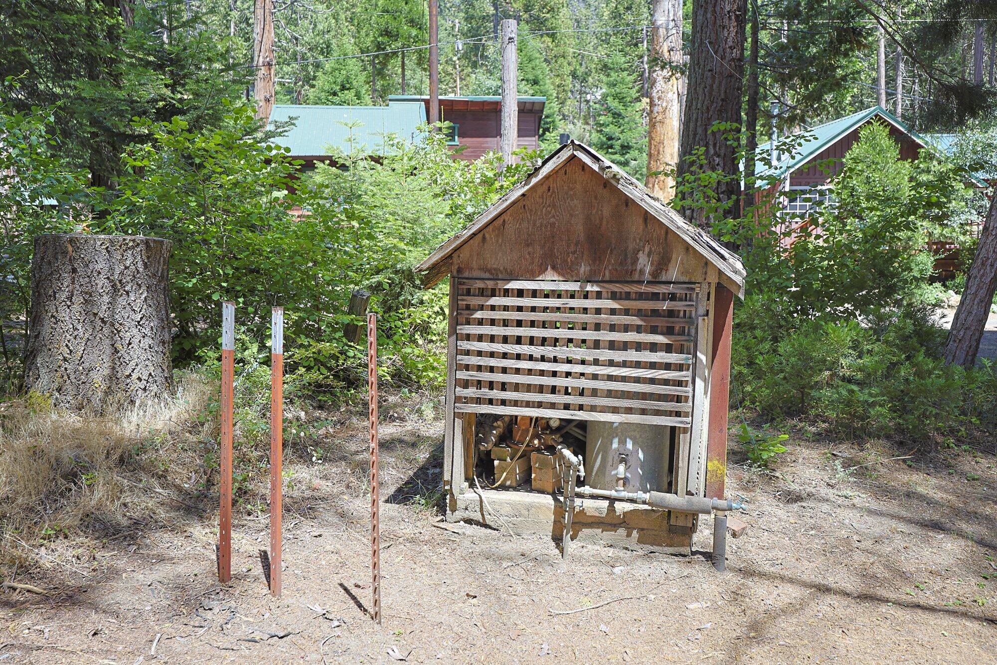 57989 Eshom Valley Dr, Badger, CA 93603