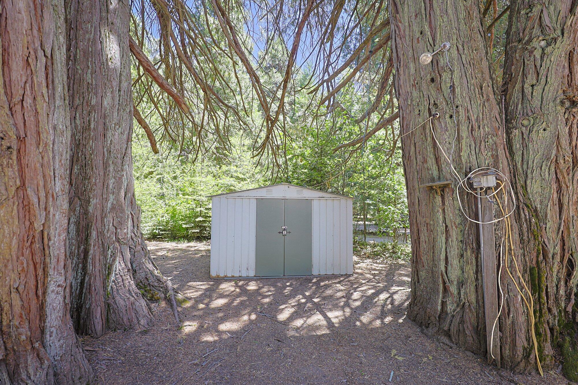 57989 Eshom Valley Dr, Badger, CA 93603