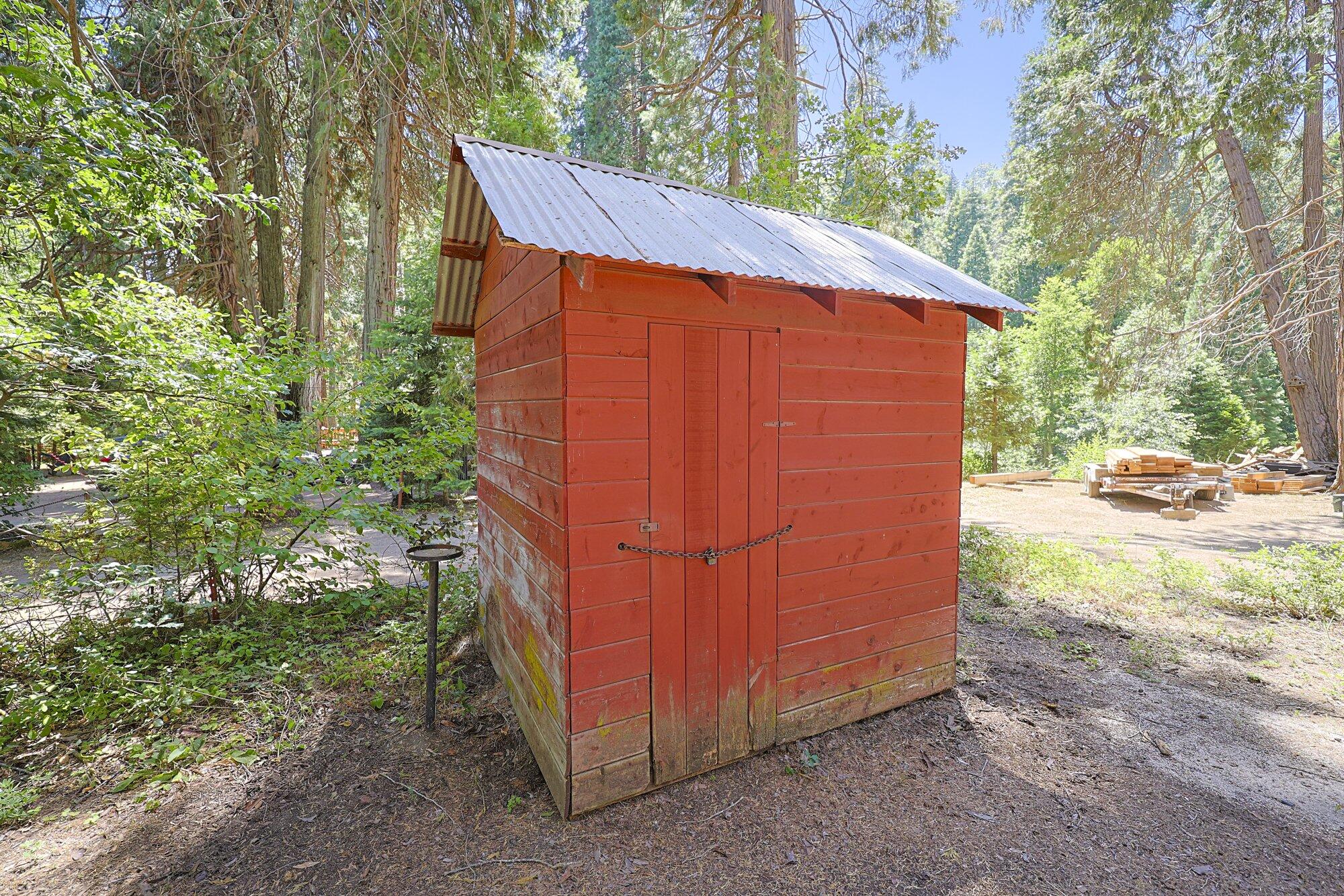 57989 Eshom Valley Dr, Badger, CA 93603