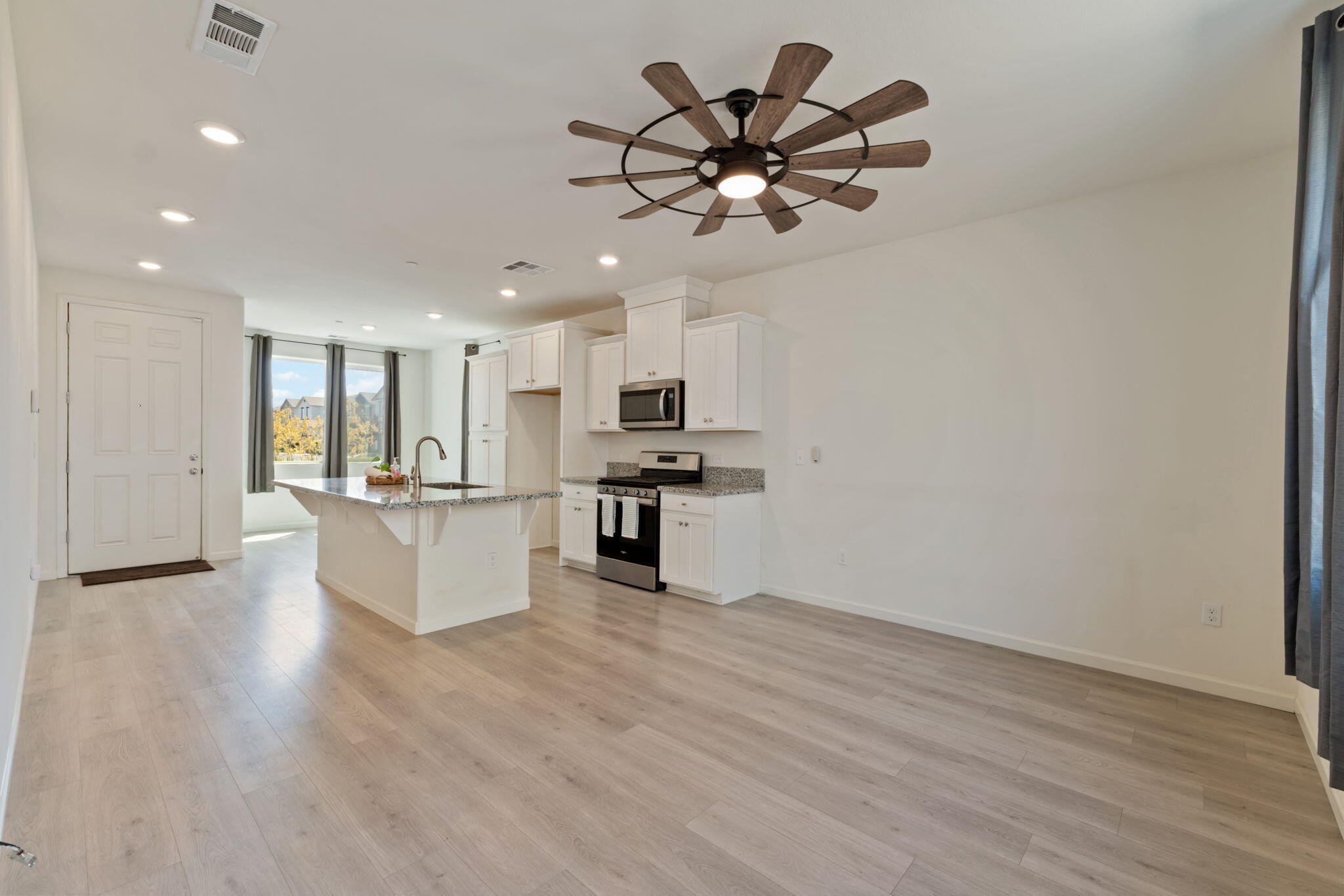 2233 S Aubree St, Visalia, CA 93292