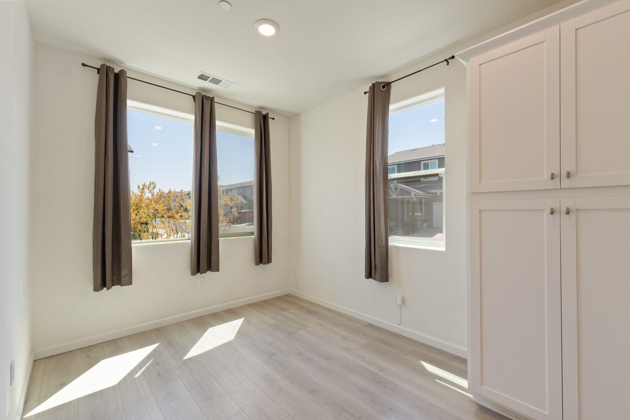 2233 S Aubree St, Visalia, CA 93292