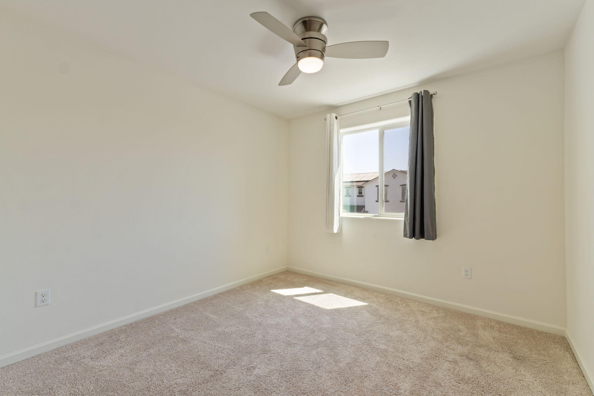 2233 S Aubree St, Visalia, CA 93292